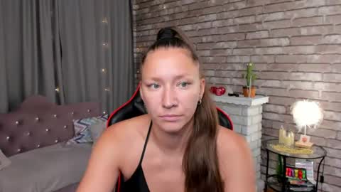 Snapshot of mollynay chatting on 07/12/26, 12:56 hi im Molly heregreat boobs big heart warm pussy online show from 07/12/26, 12:56