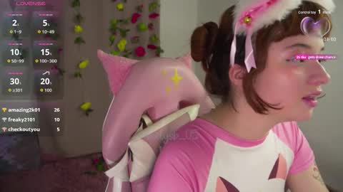 Snapshot of mollysb_05 chatting on 10/26/25, 12:16 mollysb_05 online show from 10/26/25, 12:16