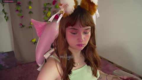 Snapshot of mollysb_05 chatting on 11/13/25, 08:19 mollysb_05 online show from 11/13/25, 08:19