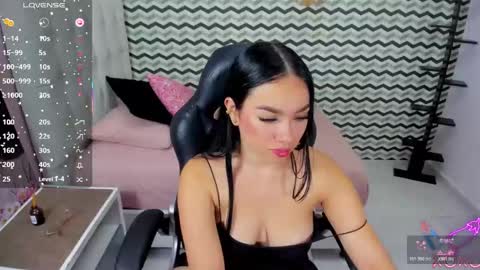 Snapshot of mollyspencer1 chatting on 10/18/25, 07:14 MOLLY online show from 10/18/25, 07:14