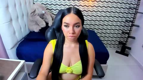 Snapshot of mollyspencer1 chatting on 10/25/25, 07:08 MOLLY online show from 10/25/25, 07:08