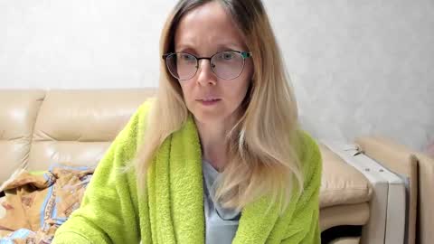 AngelMomm online show from 02/10/25, 04:14