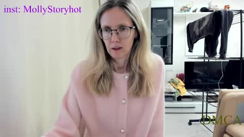 Snapshot of mollystory chatting on 04/12/26, 09:25 AngelMomm online show from 04/12/26, 09:25