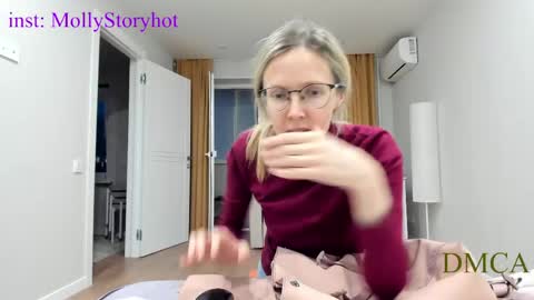 Snapshot of mollystory chatting on 04/20/26, 04:43 AngelMomm online show from 04/20/26, 04:43