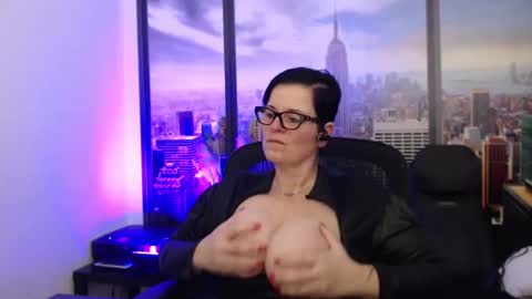 Snapshot of mollysun chatting on 12/14/24, 08:29 MollySun Nina Randmann online show from 12/14/24, 08:29