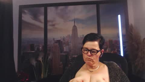 Snapshot of mollysun chatting on 09/17/25, 05:58 MollySun Nina Randmann online show from 09/17/25, 05:58