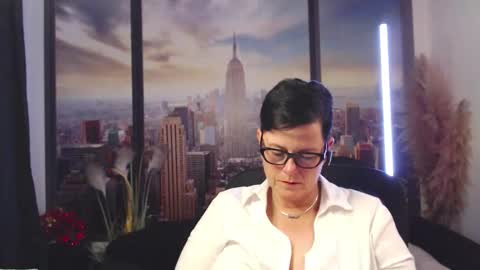 Snapshot of mollysun chatting on 09/18/25, 06:54 MollySun Nina Randmann online show from 09/18/25, 06:54