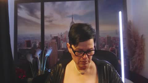 Snapshot of mollysun chatting on 09/22/25, 05:59 MollySun Nina Randmann online show from 09/22/25, 05:59