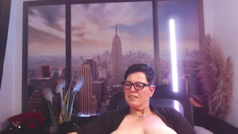 Snapshot of mollysun chatting on 09/30/25, 04:23 MollySun Nina Randmann online show from 09/30/25, 04:23