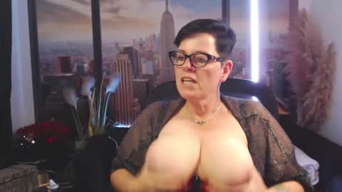 Snapshot of mollysun chatting on 10/01/25, 04:57 MollySun Nina Randmann online show from 10/01/25, 04:57