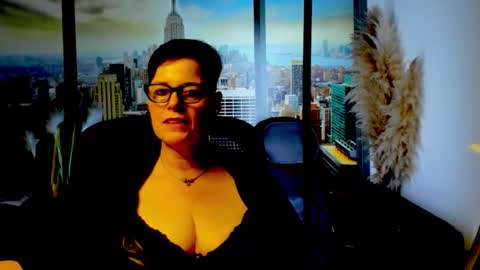 Snapshot of mollysun chatting on 11/17/25, 08:25 MollySun Nina Randmann online show from 11/17/25, 08:25