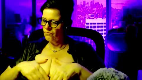 Snapshot of mollysun chatting on 11/24/25, 07:24 MollySun Nina Randmann online show from 11/24/25, 07:24