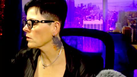 Snapshot of mollysun chatting on 12/02/25, 04:57 MollySun Nina Randmann online show from 12/02/25, 04:57