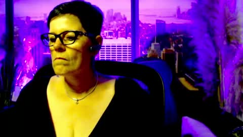 Snapshot of mollysun chatting on 06/21/26, 04:31 MollySun Nina Randmann online show from 06/21/26, 04:31