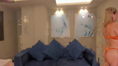 Snapshot of mollysunders_ chatting on 04/19/26, 11:29 Molly Sunders online show from 04/19/26, 11:29