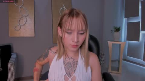 Snapshot of mollysunders_ chatting on 05/04/26, 07:43 Molly Sunders online show from 05/04/26, 07:43