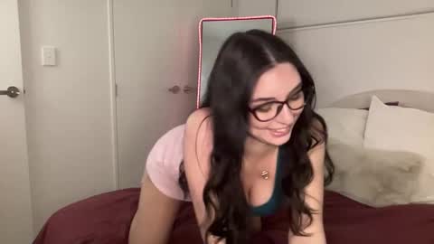 Snapshot of mollyy2006 chatting on 10/24/25, 01:24 Molly online show from 10/24/25, 01:24