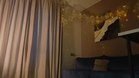 Molly online show from 12/21/25, 12:12