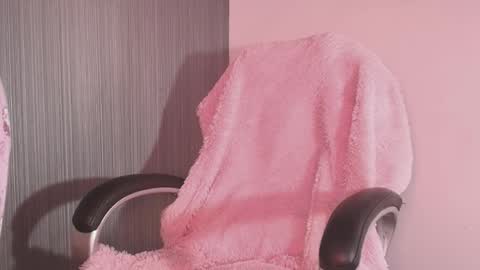 Snapshot of mollyycrystal chatting on 10/03/25, 12:24 mollyycrystal online show from 10/03/25, 12:24