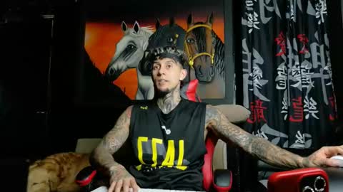 Snapshot of molotov_explosive chatting on 10/22/25, 03:18 Molotov online show from 10/22/25, 03:18
