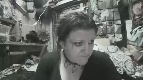 Snapshot of molotovfoxtail chatting on 03/20/26, 06:18 Molotovfoxtail online show from 03/20/26, 06:18