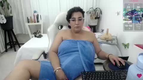 Snapshot of mom_17 chatting on 07/10/26, 11:29 Celeste online show from 07/10/26, 11:29