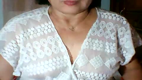 Snapshot of mombastic55 chatting on 05/15/26, 06:37 mombastic55 online show from 05/15/26, 06:37