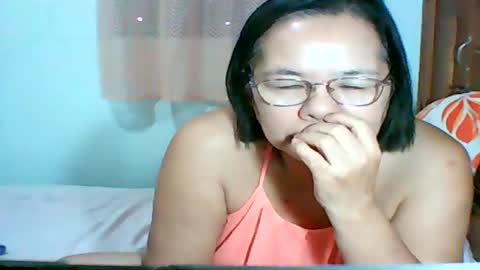 Snapshot of mombastic55 chatting on 05/23/26, 10:14 mombastic55 online show from 05/23/26, 10:14