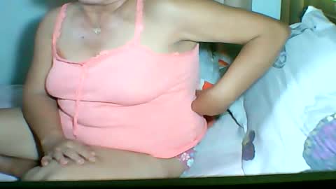 Snapshot of mombastic55 chatting on 06/09/26, 08:15 mombastic55 online show from 06/09/26, 08:15