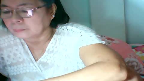 Snapshot of mombastic55 chatting on 06/20/26, 05:43 mombastic55 online show from 06/20/26, 05:43