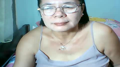Snapshot of mombastic55 chatting on 07/05/26, 11:50 mombastic55 online show from 07/05/26, 11:50