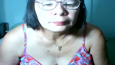 Snapshot of mombastic55 chatting on 07/23/26, 09:02 mombastic55 online show from 07/23/26, 09:02
