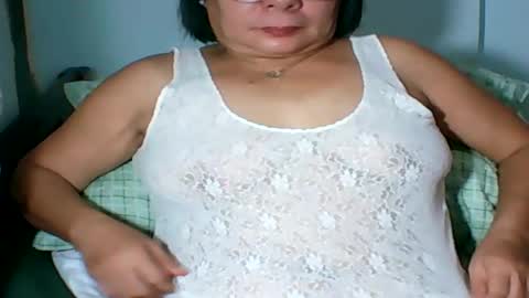 Snapshot of mombastic55 chatting on 08/04/26, 01:03 mombastic55 online show from 08/04/26, 01:03