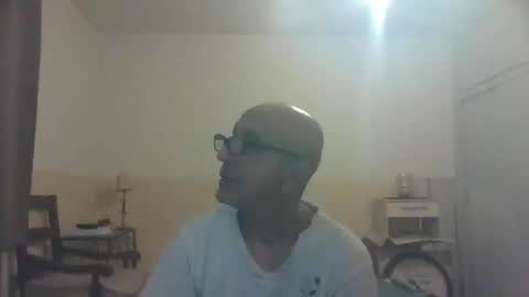 moment71200 online show from 01/02/25, 08:35