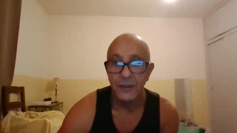 moment71200 online show from 11/12/25, 04:51