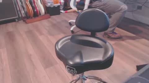 momer85 online show from 12/30/24, 06:38