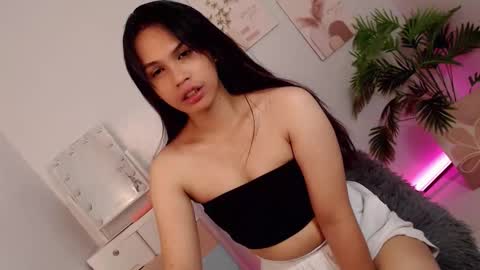 MOMIKHEM online show from 09/25/25, 07:01