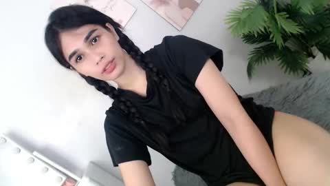 MOMIKHEM online show from 05/21/26, 06:20