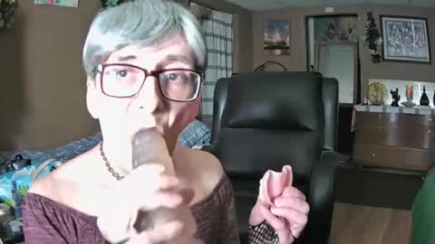 Snapshot of mommamadesissy chatting on 04/10/26, 06:23 Bink online show from 04/10/26, 06:23