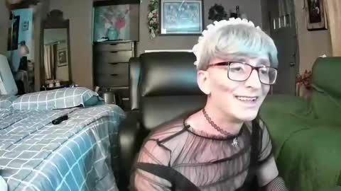 Snapshot of mommamadesissy chatting on 05/22/26, 04:30 Bink online show from 05/22/26, 04:30