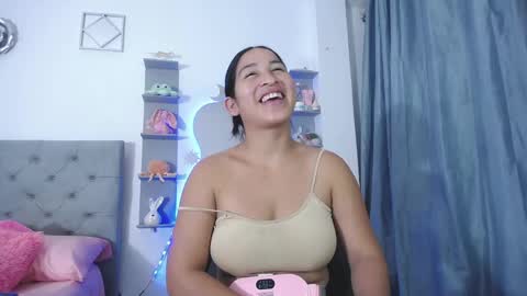 Snapshot of mommy_dulce chatting on 04/16/26, 01:39 ANDREA online show from 04/16/26, 01:39