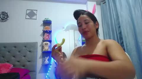 Snapshot of mommy_dulce chatting on 05/01/26, 01:54 ANDREA online show from 05/01/26, 01:54