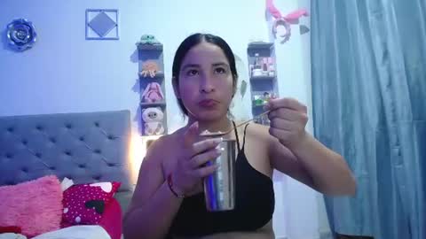 Snapshot of mommy_dulce chatting on 06/24/26, 01:04 ANDREA online show from 06/24/26, 01:04