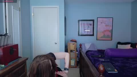 Snapshot of mommygoddessl chatting on 03/10/26, 03:39 Goddess L online show from 03/10/26, 03:39