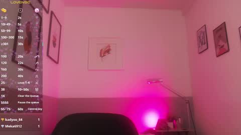 Snapshot of mommyissuess_ chatting on 02/13/25, 11:15 Daphne  online show from 02/13/25, 11:15