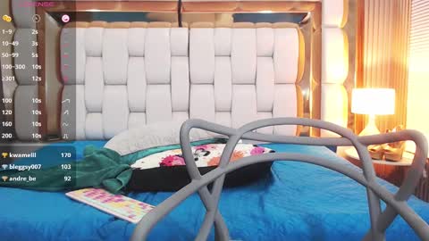 Snapshot of mommyissuess_ chatting on 02/20/25, 05:23 Daphne  online show from 02/20/25, 05:23