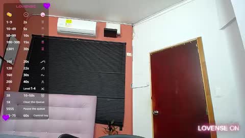 Snapshot of mommyissuess_ chatting on 03/06/25, 01:48 Daphne  online show from 03/06/25, 01:48