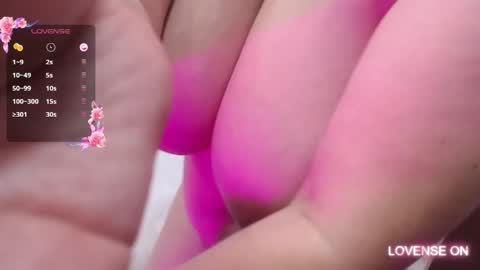 Snapshot of mommyissuess_ chatting on 03/07/25, 02:15 Daphne  online show from 03/07/25, 02:15