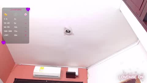 Snapshot of mommyissuess_ chatting on 03/08/25, 05:38 Daphne  online show from 03/08/25, 05:38