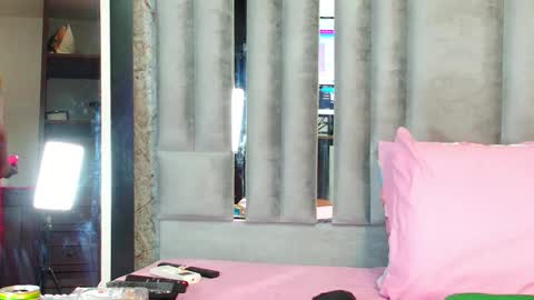 Snapshot of mommywebcam chatting on 12/14/25, 07:29 DINAH online show from 12/14/25, 07:29